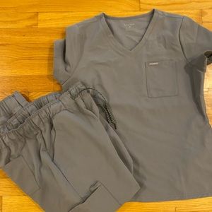 New Jaanuu, women’s scrubs